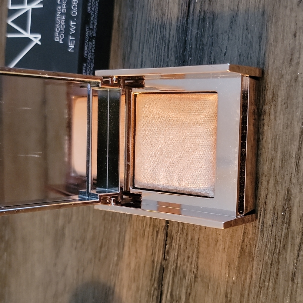 Makeup - Picture 4 of 11